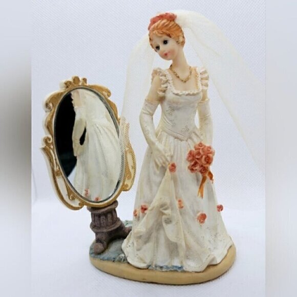 K's Collection Lovely Resin Figurine Showing a Bride Looking In a Mirror - Picture 2 of 6